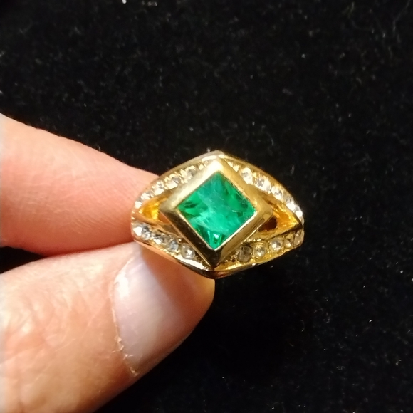 Christian Dior Gold Tone Rhinestone Ring - Picture 8 of 11